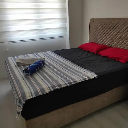 Aylik /sezonluk Kiralik 1+1 Klimali Yeni Dairede Appartamento Yenihisar