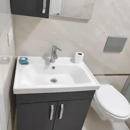 Aylik /sezonluk Kiralik 1+1 Klimali Yeni Dairede Appartamento Yenihisar